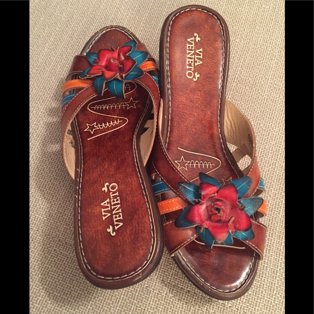 Via Veneto Leather Slip On Wedge Size 7